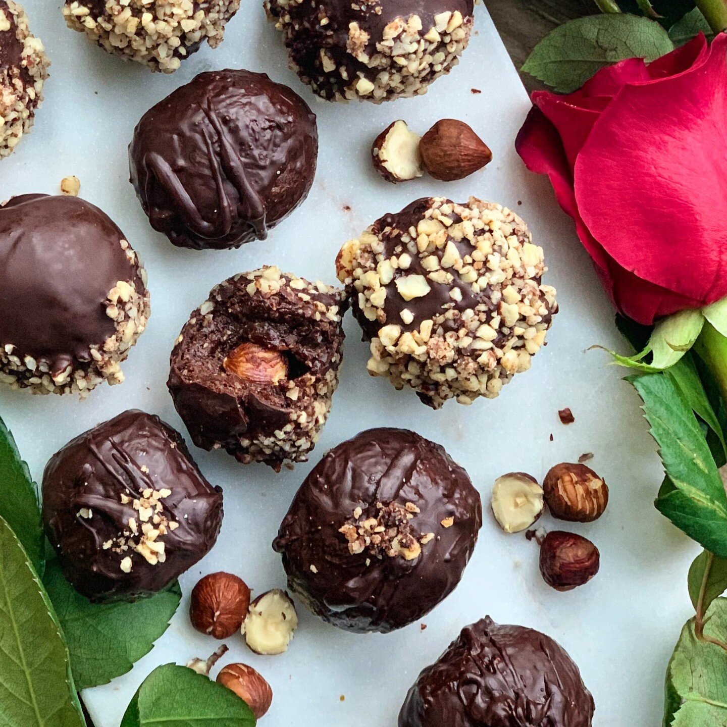 ❤️ Happy LOVE Day! ❤️ ⁣⁣ 
Raw Ferrero Rocher Balls for my forever Valentine 💘 made with simple, organic ingredients - raw hazelnuts, cacao powder, Medjool dates, maple syrup, sea salt, and&nbsp;89% dark chocolate. The recipe is from&nbsp;@tessbegg&r